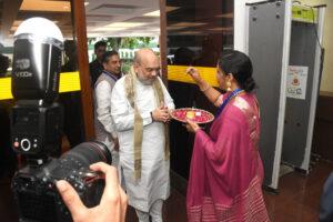 Mrs. Pooja Aggarwal welcoming Home Minister Amit Shah and urged behalf of I Hate Polythene for a decisive initiative towards a polythene-free India.